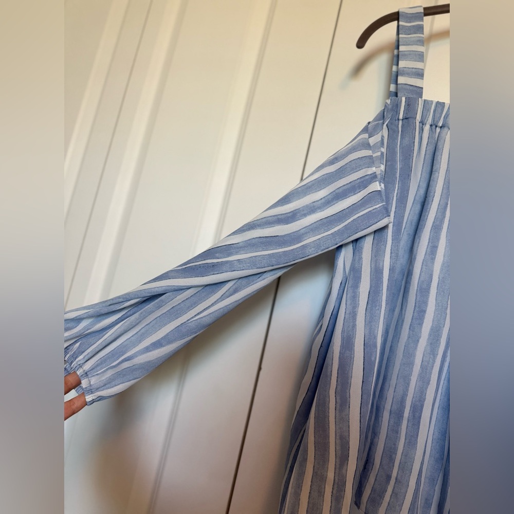 Vince Camuto blue striped cold shoulder blouse - Picture 5 of 8